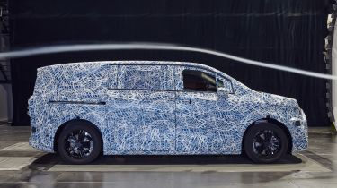 Mercedes VLE teaser - side
