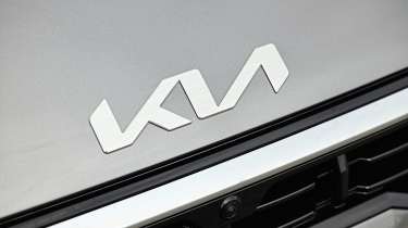 Kia K4 Sportswagon - bonnet badge