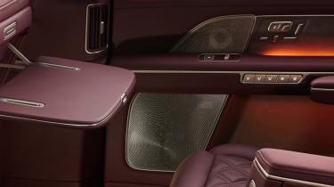 NIO ES8 - seat trays