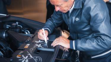 Genesis GV80 Desert Edition - Jacky Ickx signing