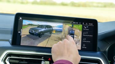 BMW iX3 M Sport Pro - touchscreen