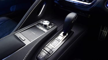 Lexus LC 500h - centre console