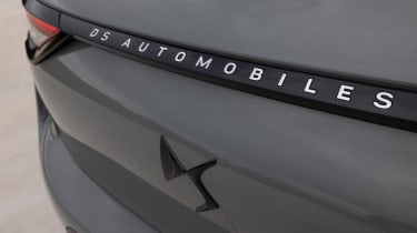 DS 3 - rear badging