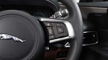 Jaguar XE 200PS - steering wheel detail