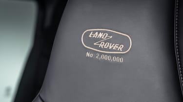 Land Rover Defender no 2 million - head rests