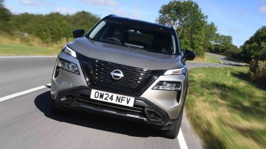 Nissan X-Trail - front full width