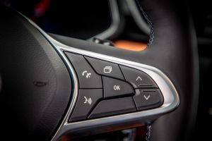Renault Captur - steering wheel controls