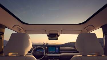 Toyota Highlander BEV - sunroof