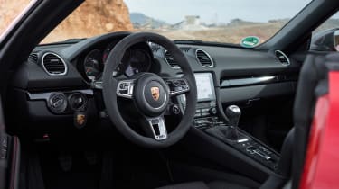 Porsche 718 Boxster T - interior