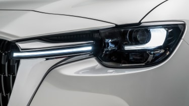 Mazda CX-60 - studio front light