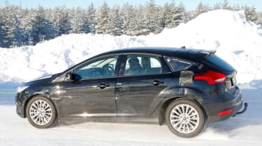Ford Focus spied - side/rear