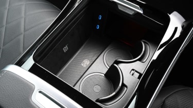 Mercedes EQE 350 - centre console cubby