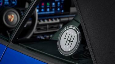 Porsche 911 Carrera T Cabriolet - manual badge