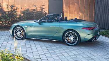 Mercedes-AMG SL 63 S E Performance - side static