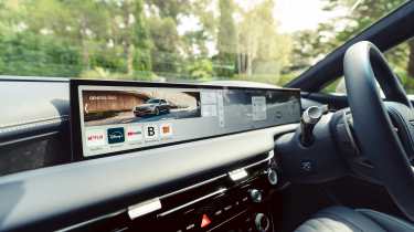 Genesis Electrified G80 - screens
