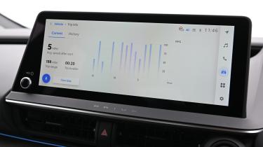 Volkswagen Golf GTE vs Toyota Prius - Prius infotainment