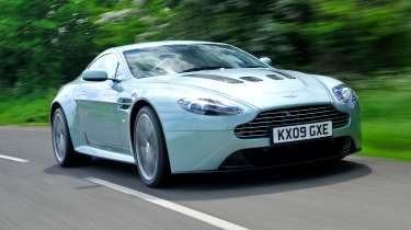 Aston Martin V12 Vantage - front tracking