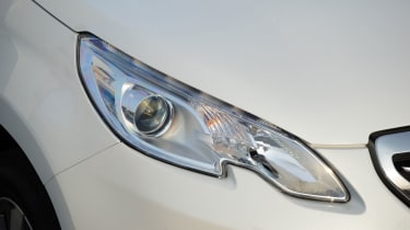 Peugeot 2008 headlights