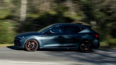 New Cupra Leon VZ - dynamic side profile