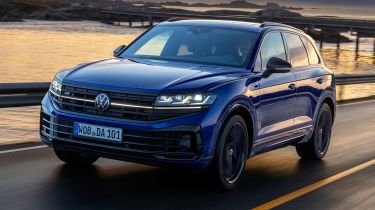 Volkswagen Touareg Final Edition - dynamic front 3/4