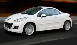 Peugeot 207CC convertible front tracking