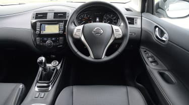 Nissan Pulsar - interior