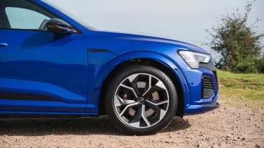 Audi SQ8 Sportback e-tron - front wheel