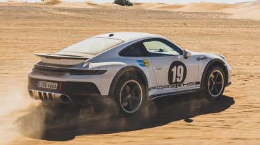 Porsche 911 Dakar - rear action