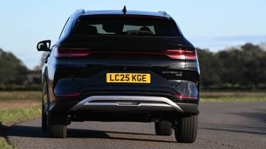 Chinese hybrid SUV mega test - BYD Seal U, rear tracking