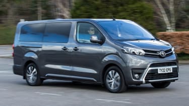 Toyota Proace Verso - side tracking