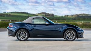 Mazda MX-5 Sport Venture - side