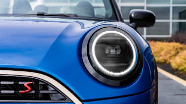 MINI Convertible 2024 - front light