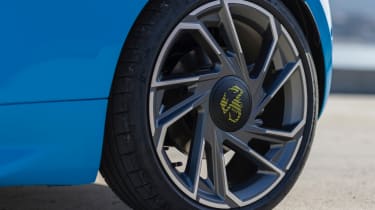 Abarth 500e (blue) - front offside wheel