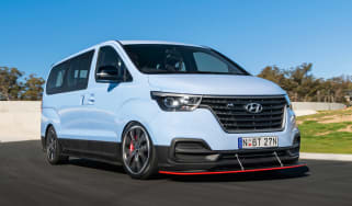 Hyundai i800 N Drift Bus - front