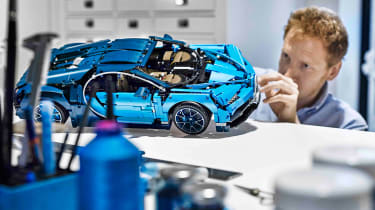 Bugatti Chiron LEGO - building