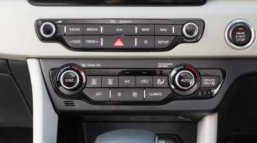 Kia Niro PHEV - controls