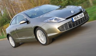 Renault Laguna Coupe front tracking