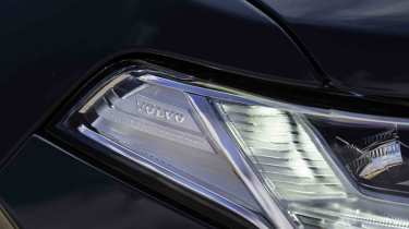 Volvo XC90 B5 - head light detail