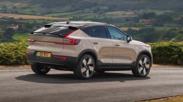 Volvo EC40 - rear panning