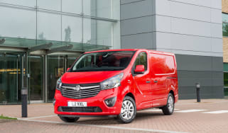 Vauxhall Vivaro front 3-4