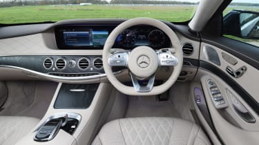 Mercedes S-Class - dash