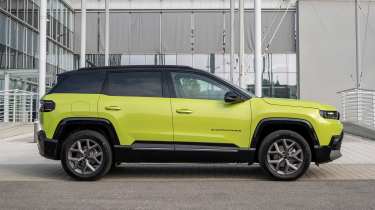 Jeep Compass e-Hybrid - side