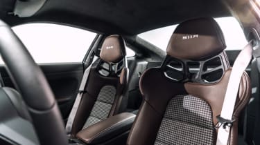 Porsche 911 R seats