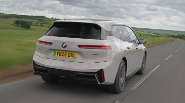BMW iX - rear tracking