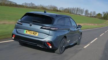 Peugeot E-308 SW facelift - rear tracking 