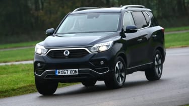 Used SsangYong Rexton Mk2 - front cornering