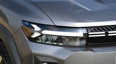New Dacia Bigster 4x4 - front headlights 