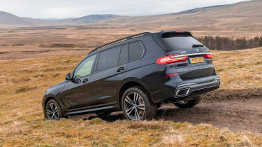 BMW X7 - rear off-road