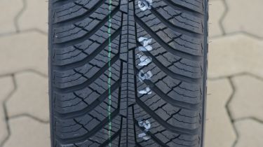 Best all-season tyre test - Kumho Solus HA31