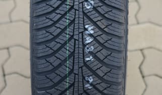 Best all-season tyre test - Kumho Solus HA31